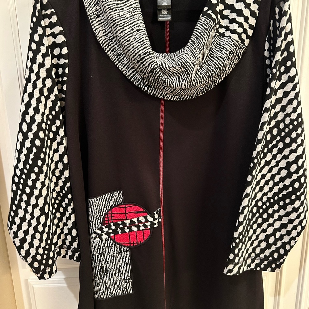 Ali Miles Black and White Top with Red Accent
